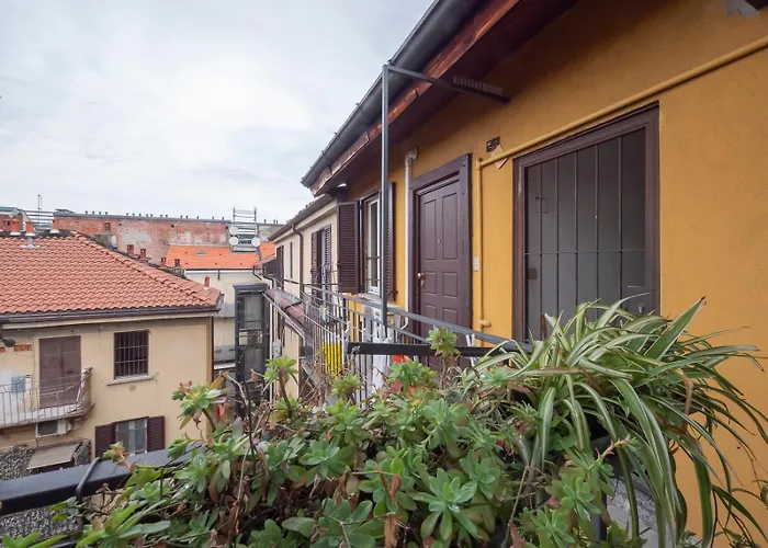 Xenia Apartments - Luminous Studio At Navigli Tram Theme
