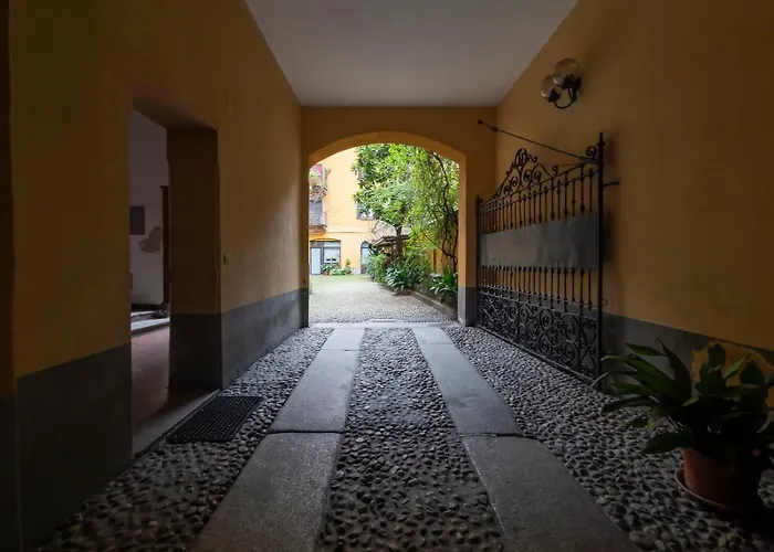 Xenia Apartments - Luminous Studio At Navigli Tram Theme